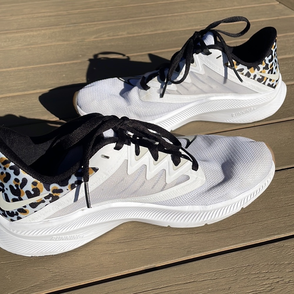 Womens Nike Quest 3 Running Shoe Leopard Print Size 8 Gem